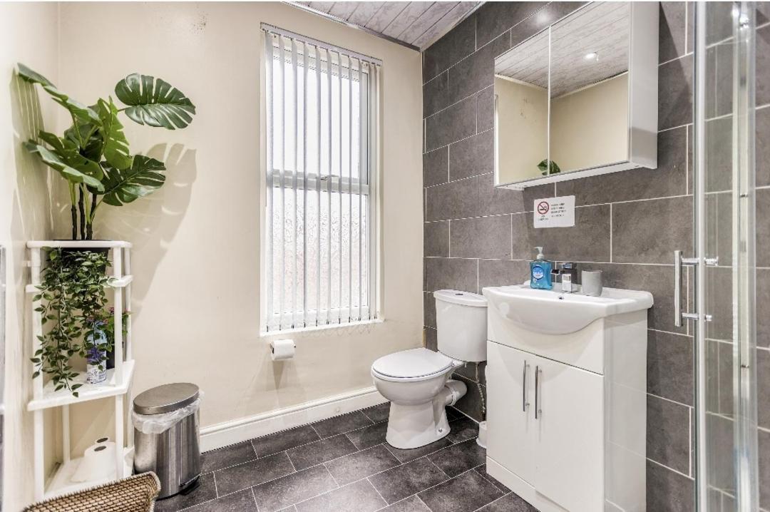 Hotel Bright Sunny, Double Bed With Garden, Tv And Wi-Fi Leeds  Exterior foto