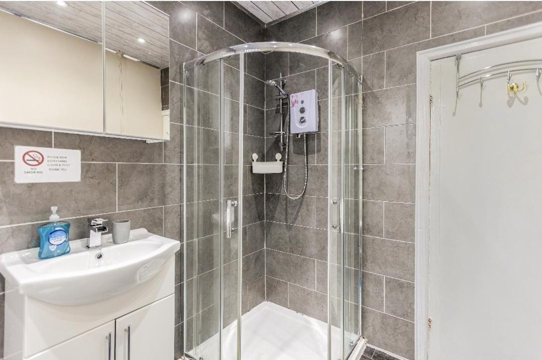Hotel Bright Sunny, Double Bed With Garden, Tv And Wi-Fi Leeds  Exterior foto