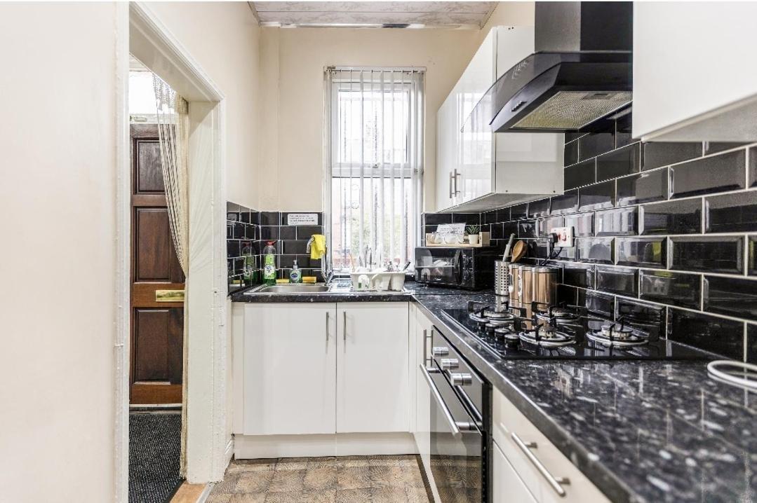 Hotel Bright Sunny, Double Bed With Garden, Tv And Wi-Fi Leeds  Exterior foto