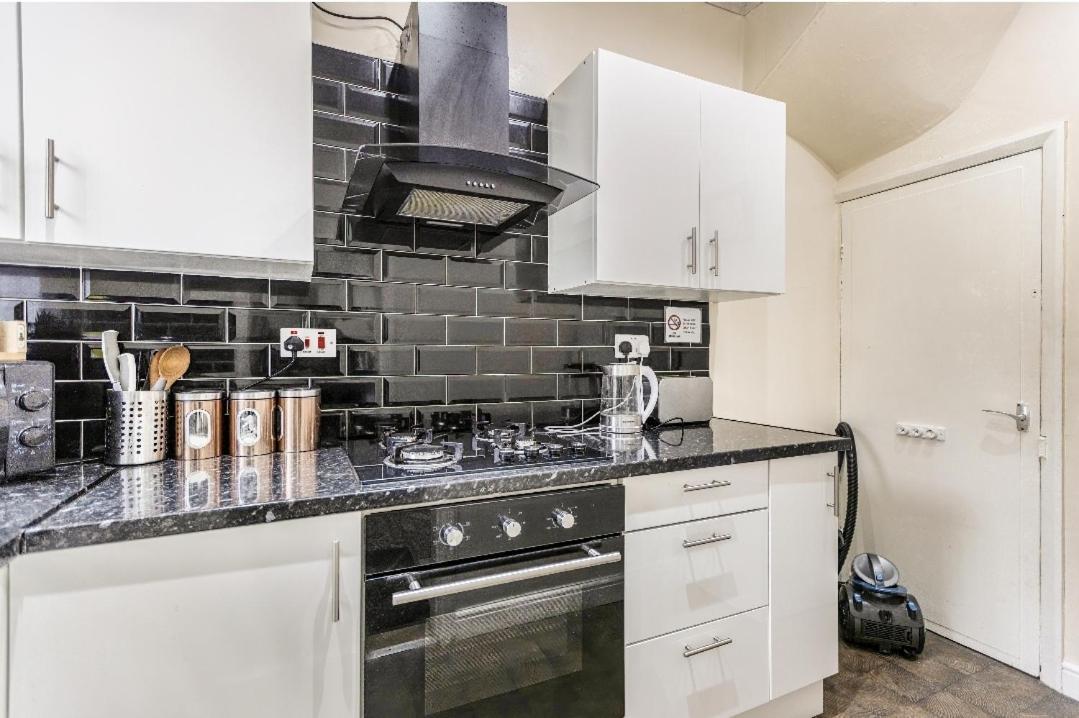 Hotel Bright Sunny, Double Bed With Garden, Tv And Wi-Fi Leeds  Exterior foto